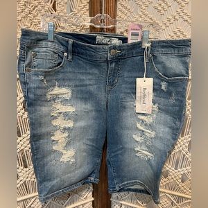 NWT Torrid distressed boyfriend shorts size 16